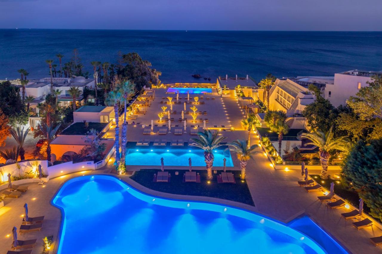Royal Azur Thalassa Hammamet Exterior foto The resort at night