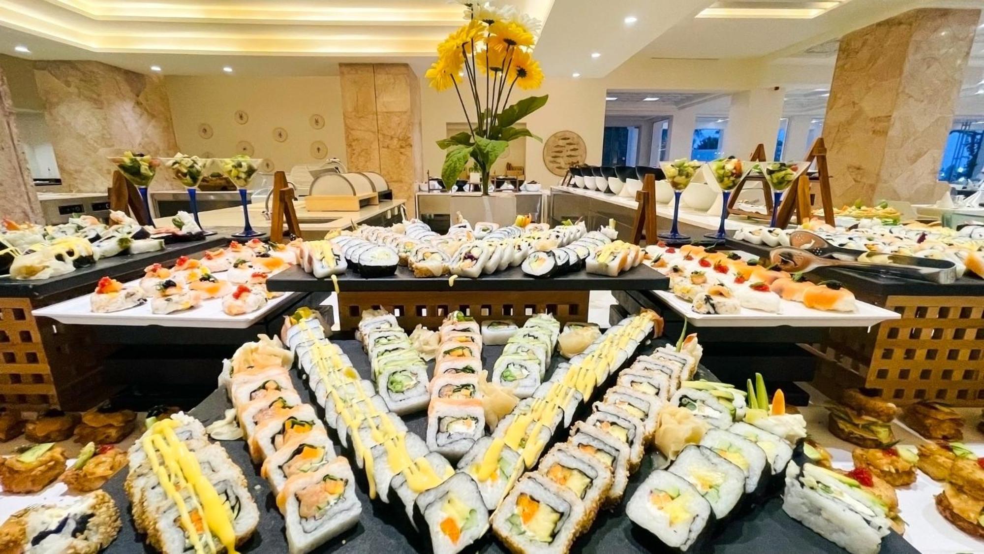 Royal Azur Thalassa Hammamet Exterior foto Sushi at the buffet