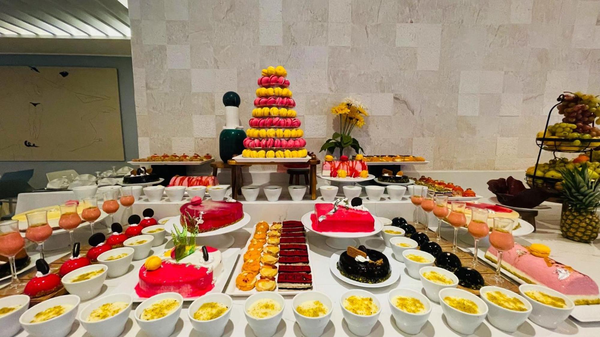 Royal Azur Thalassa Hammamet Exterior foto A dessert buffet